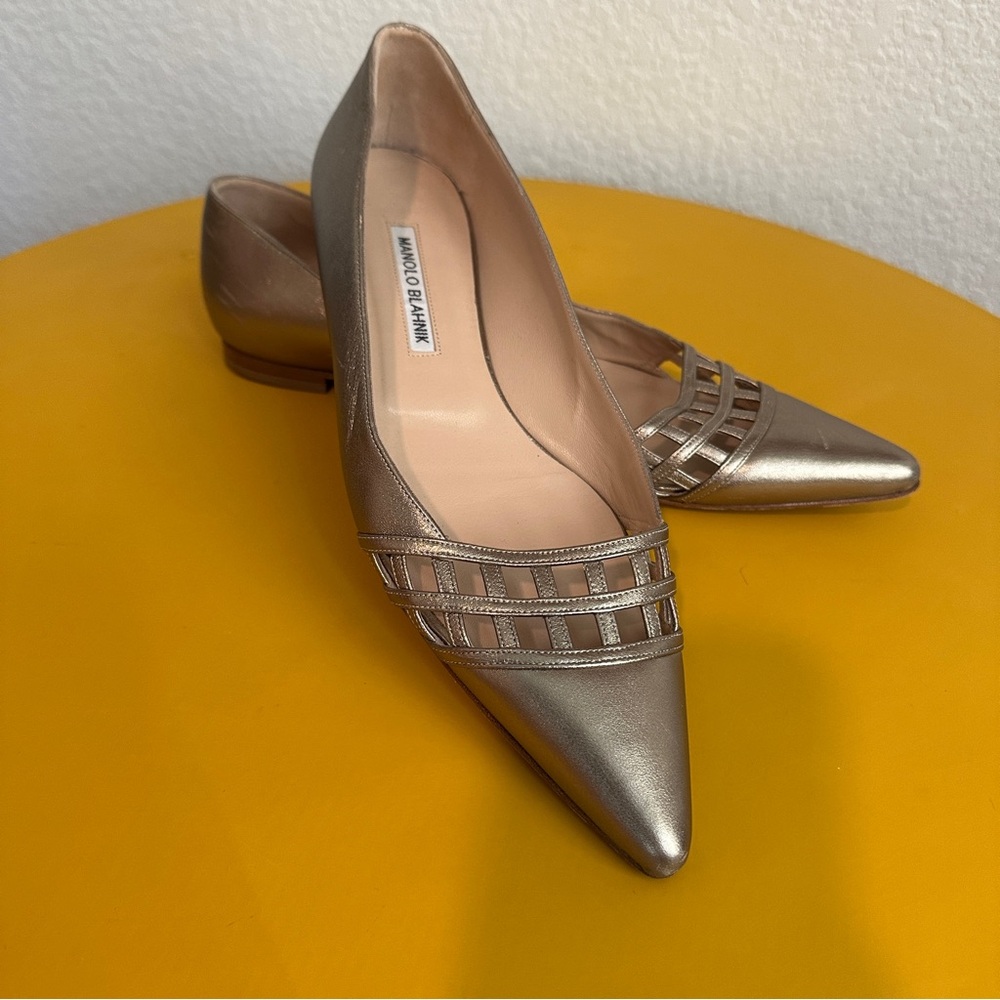 Manolo Blahnik cutout designer flats 39